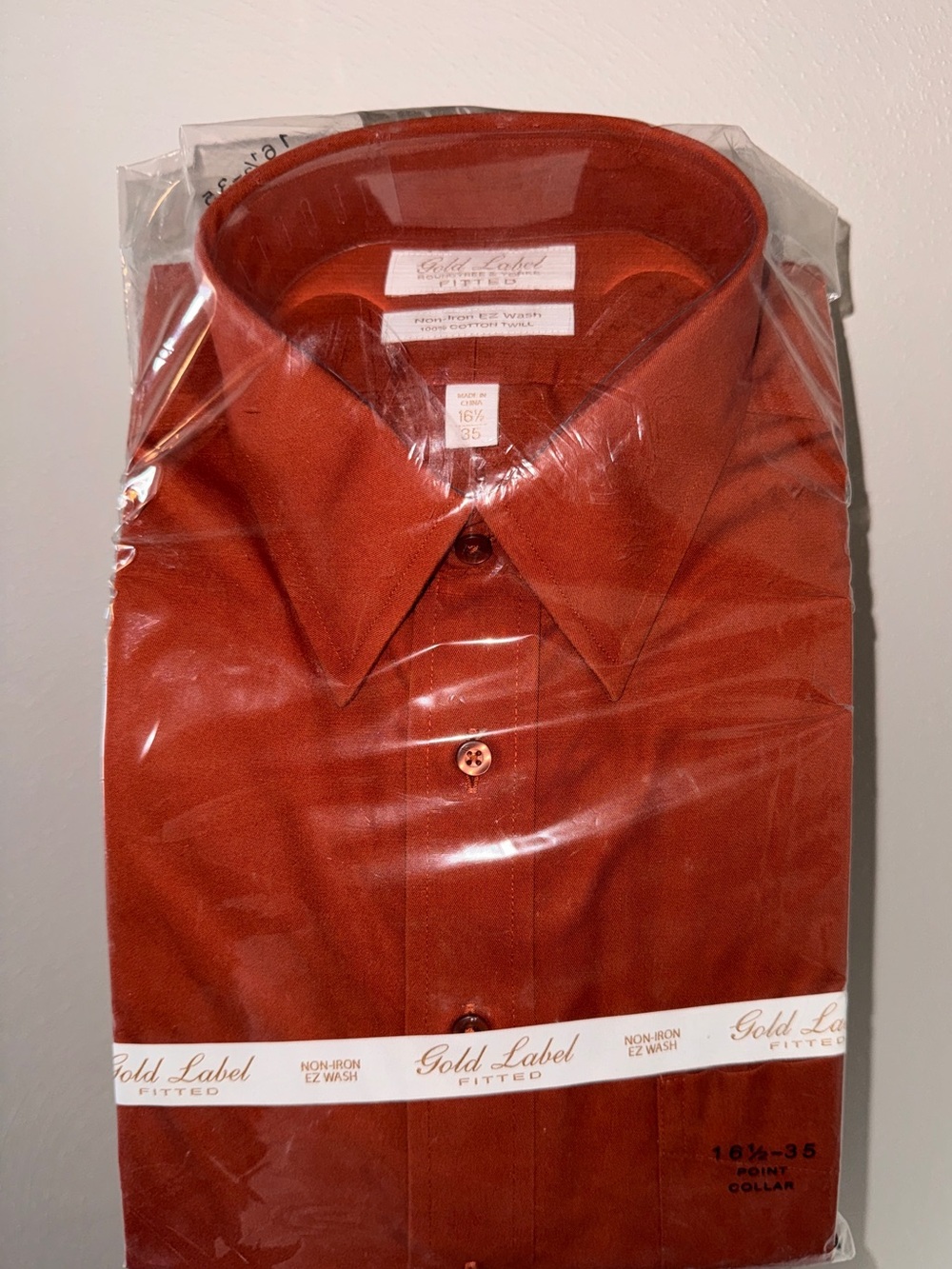 Roundtree & Yorke Men's Dress Shirt in Deep Rust